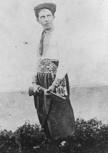 Stepan_Bandera_in_cossack_uniform[1]